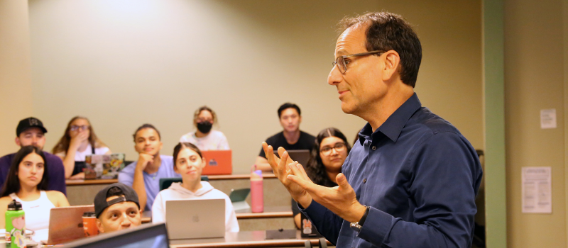 Professor Michael Dorff, who's been a faculty member at Southwestern since 2003, will also be teaching in the Online J.D. Program.