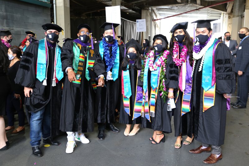 Image - Group of Seven 2020 Grads at the Rose Bowl with face masks on